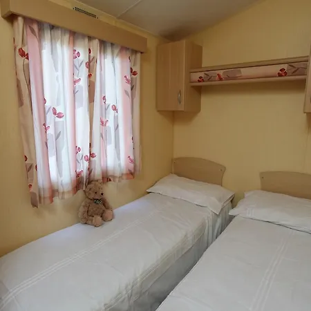 Hedley Wood Caravan Park 홀리데이파크 4*